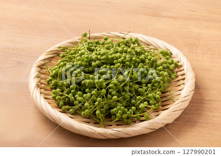 Sansho fruit 127990201