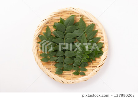 Sansho leaves Sansho leaves 127990202