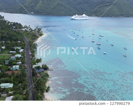 Aerial view of beautiful Cook's Bay in Moorea, Tahiti 127990279