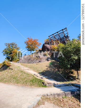 Naegi Castle Ruins (Autumn): Castle Tower Observation Deck Naegi Castle Ruins (Autumn): Castle Tower Observation Deck 127990351