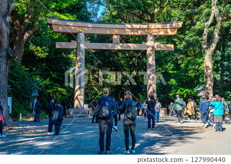 [Tokyo] Meiji Shrine surrounded by abundant nature 127990440