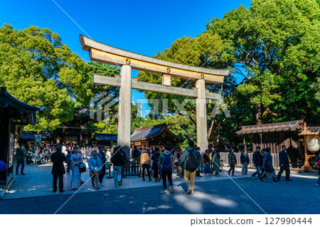 [東京] 被豐富的大自然包圍的明治神宮 127990444