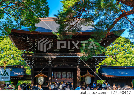 [東京] 眾多遊客參拜的明治神宮 127990447