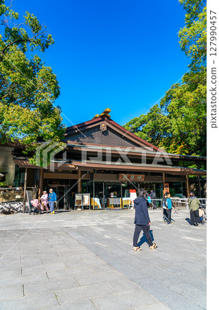 [Tokyo] Meiji Shrine's Kagura Hall, surrounded by lush nature 127990457