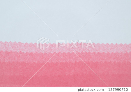 用和紙和摺紙製作的粉紅色漸變色 [背景材料] 127990710