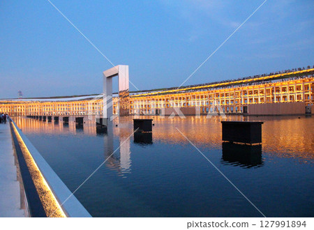 Water Plaza and the Large Roof Ring at the Osaka Kansai Expo 127991894