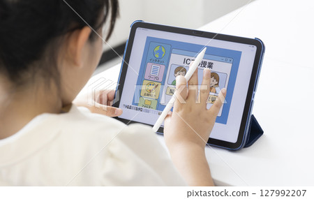 Elementary school students using tablets 127992207