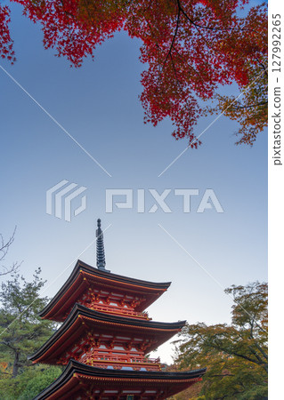Autumn leaves season: Kiyomizu-dera Temple Koyasu Pagoda 127992265
