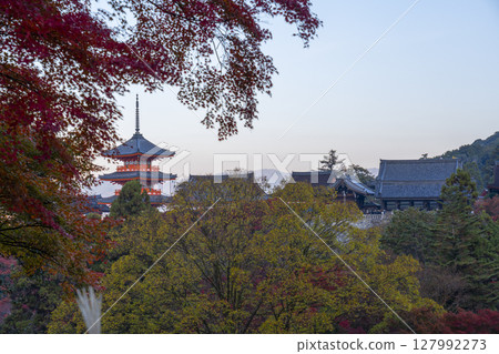 Autumn leaves season: Kiyomizu-dera temple main hall and three-story pagoda Autumn leaves season: Kiyomizu-dera temple main hall and three-story pagoda 127992273