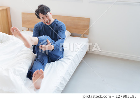 腿抽筋的男人 腿抽筋的男人 127993185