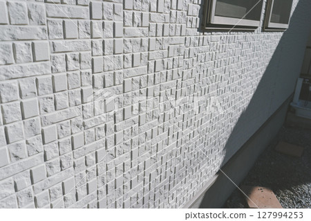 Exterior wall of a detached house 127994253
