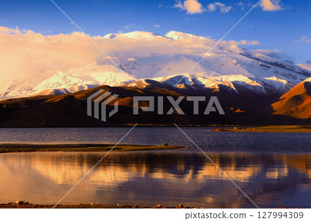 帕米尔高原风景 127994309