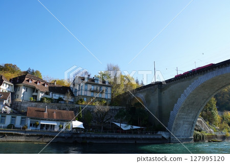 Nydegg Bridge in Bern, Switzerland Nydegg Bridge in Bern, Switzerland 127995120