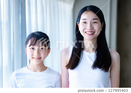 Junior high school girl and her mother 127995403