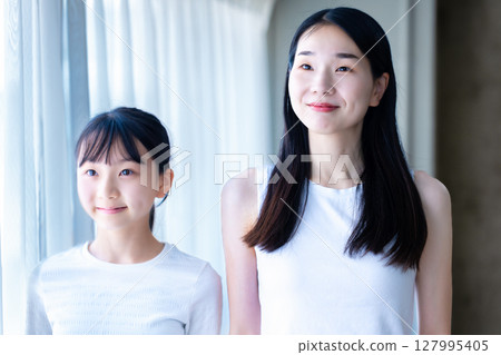 Junior high school girl and her mother Junior high school girl and her mother 127995405