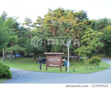 山梨縣本棲湖露營地入口 6月 127995928