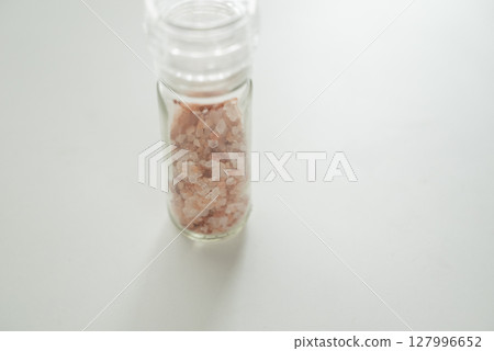 Himalayan Pink Salt 127996652