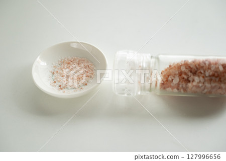 Himalayan Pink Salt 127996656