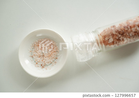 Himalayan Pink Salt 127996657