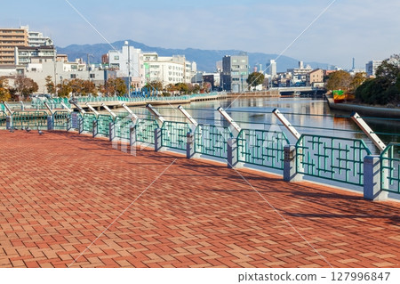 神戶市兵庫區的兵庫運河 神戶市兵庫區的兵庫運河 127996847