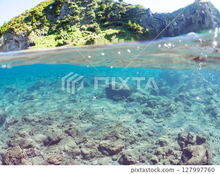 Beautiful half-surface shot of the underwater cave at Hirizo Beach, Hirizo Beach, Nakagi, Minamiizu Town, Izu Peninsula, Shizuoka Prefecture, 2024 127997760