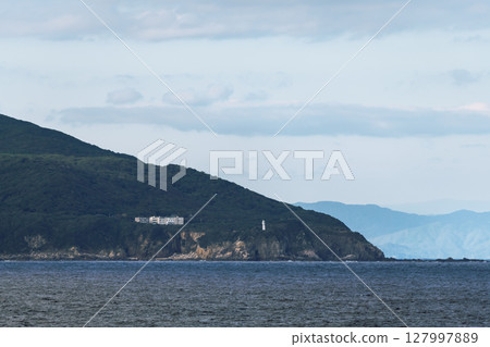[Tokyo Kyushu Ferry bound for Mayu Shinmoji sails off the coast of Cape Ashizuri] 127997889