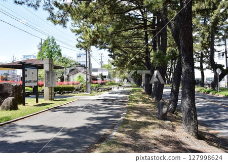 Aichi Prefecture, Chiryu Pine Tree Line, Side Road, Tourist Information Board and Gazebo Aichi Prefecture, Chiryu Pine Tree Line, Side Road, Tourist Information Board and Gazebo 127998624