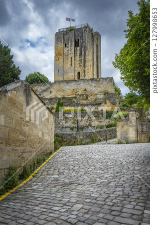 Exploring the Historic Tour du Roy in Saint-Emilion's Bordeaux Vineyard Region During Spring Season 127998653