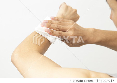 Man using sweat wipes on white background Man using sweat wipes on white background 127998917