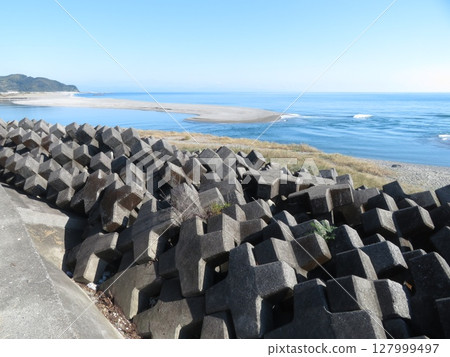 Mouth of the Niyodo River, Tosa City, Kochi Prefecture 127999497