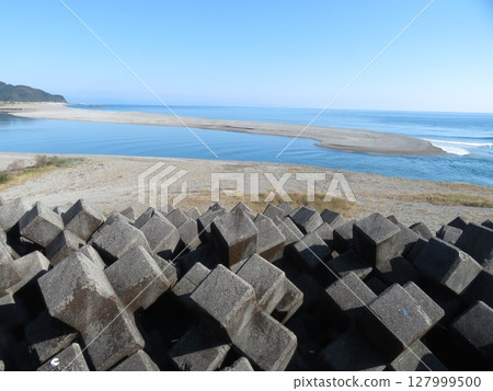 Mouth of the Niyodo River, Tosa City, Kochi Prefecture 127999500