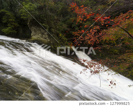 Yoro Valley and Yoro River in late autumn Awamata Waterfall, Isumi, Japan 127999825