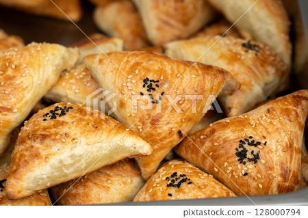 Samsa, somsa triangle pie, many traditional samosa, somsa savoury pastry 128000794