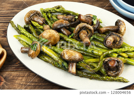 Cooked green asparagus, healthy eating. 128004656