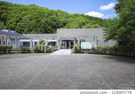 Sapporo Art Museum (Local Spots and Nearby Facilities Series) 128005776