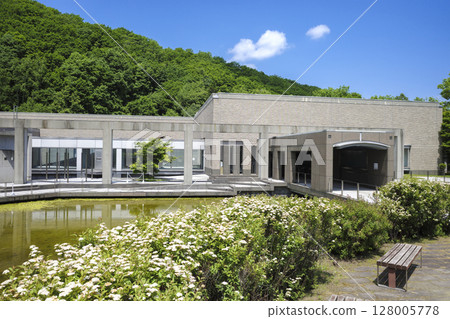Sapporo Art Museum (Local Spots and Nearby Facilities Series) 128005778