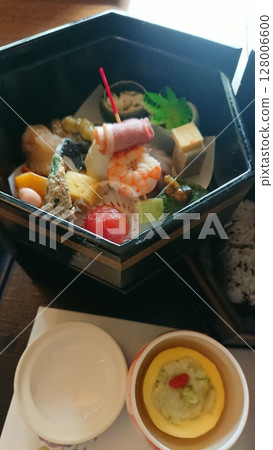 Colorful restaurant Japanese style lunch box 128006600