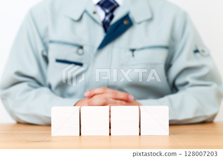 Middle-aged male businessman wearing work clothes and a block Middle-aged male businessman wearing work clothes and a block 128007203