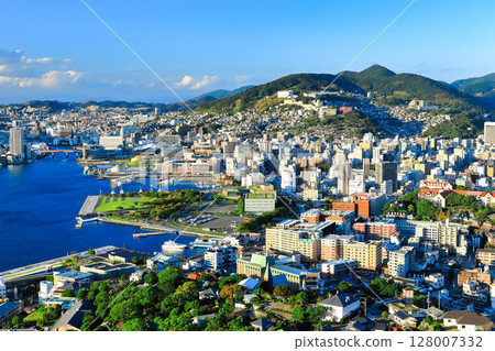 [Nagasaki Prefecture] A clear view of Nagasaki from Mt. Nabekanmuri 128007332