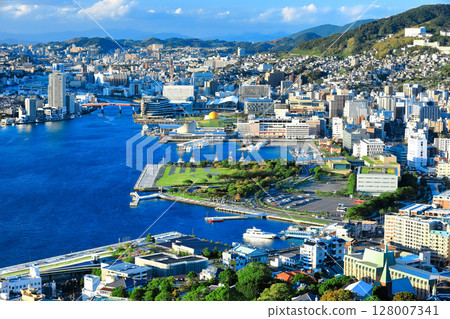 [Nagasaki Prefecture] A clear view of Nagasaki from Mt. Nabekanmuri 128007341
