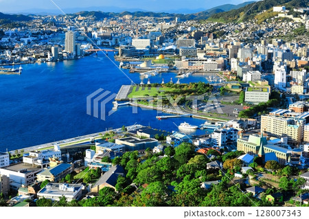 [Nagasaki Prefecture] A clear view of Nagasaki from Mt. Nabekanmuri 128007343