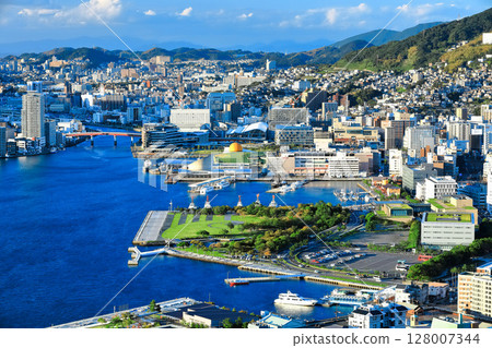 [Nagasaki Prefecture] A clear view of Nagasaki from Mt. Nabekanmuri 128007344
