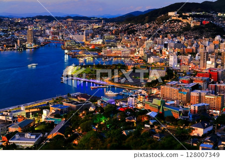 [長崎縣]從鍋館山天文台看到的長崎夜景 128007349