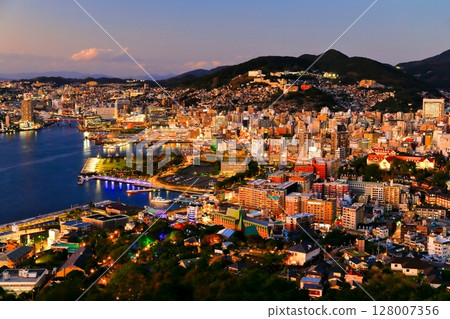 [長崎縣]從鍋館山天文台看到的長崎夜景 128007356