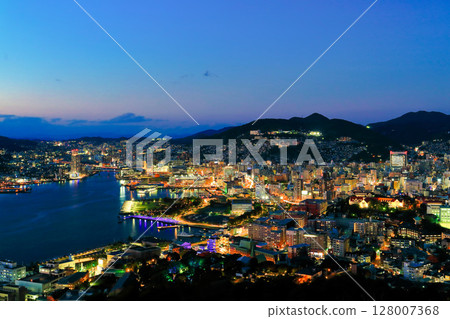 [長崎縣]從鍋館山展望台看到的長崎夜景 128007368