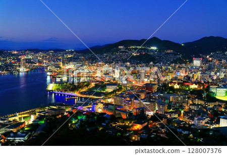 [Nagasaki Prefecture] Night view of Nagasaki seen from Nabekanmuriyama observatory 128007376