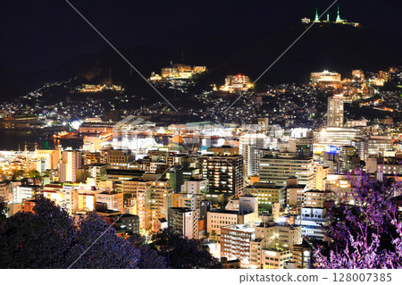 [Nagasaki Prefecture] Night view of Nagasaki seen from Kazagashira Park 128007385