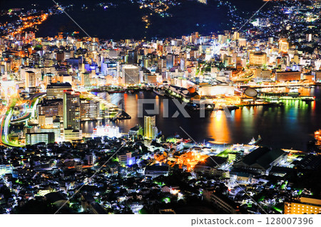 [長崎縣]從長崎山頂天文台的長崎夜景 128007396