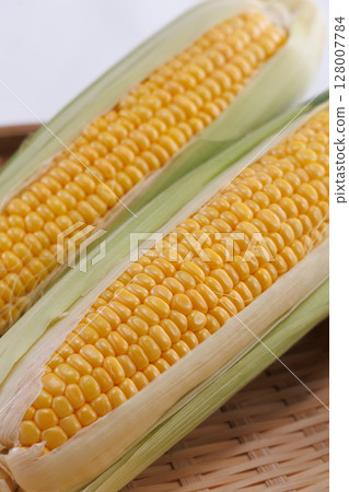 Fresh corn 128007784