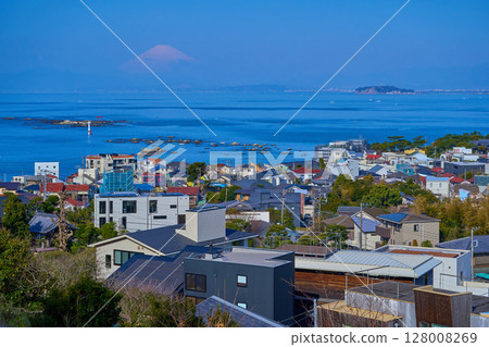 Western view from Hydrangea Park on Mikaokayama in Hayama, Kanagawa Prefecture (Hayama city, Mt. Fuji, Sagami Bay, Enoshima, etc.) Western view from Hydrangea Park on Mikaokayama in Hayama, Kanagawa Prefecture (Hayama city, Mt. Fuji, Sagami Bay, Enoshima, etc.) 128008269